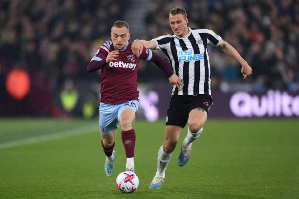 早些时候，2025年非洲国家杯正式拉开帷幕，揭幕战以东道主摩洛哥2-0轻取科摩罗告终。（2025非洲杯揭幕战：东道主摩洛哥2-0击败科摩罗，赛事正式打响）